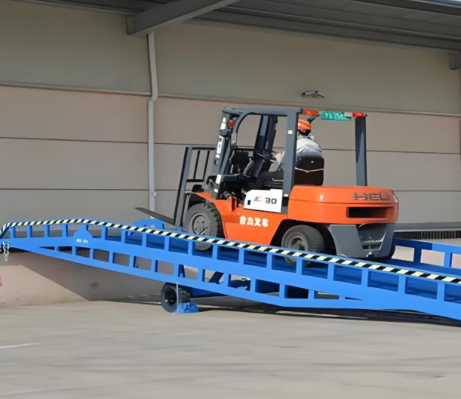 四川移动式卸货平台（叉车用）